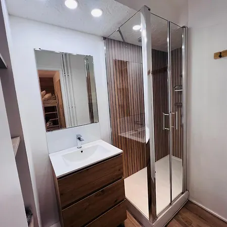 Ideal Pour 4, Au Pied Des Pistes Avec Grande Terrasse - Fr-1-546-54 * Les Deux Alpes