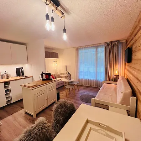 Appartement Idéal Pour 4, Au Pied Des Pistes Avec Grande Terrasse - Fr-1-546-54