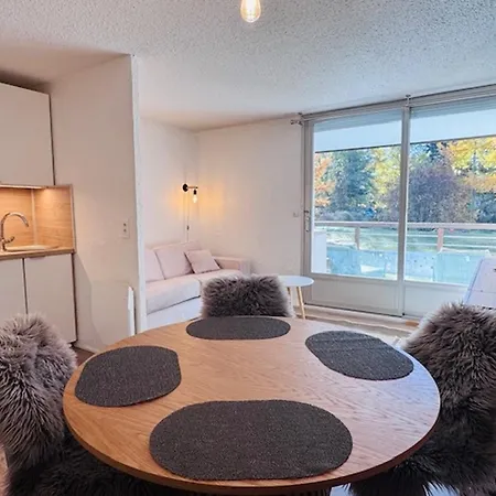 Ideal Pour 4, Au Pied Des Pistes Avec Grande Terrasse - Fr-1-546-54 Ле дез Альп