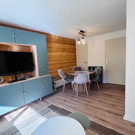 Ideal Pour 4, Au Pied Des Pistes Avec Grande Terrasse - Fr-1-546-54 Ле дез Альп